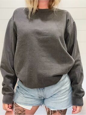 Comfort Colors Women's Crewneck Sweater in Charcoal Gray
